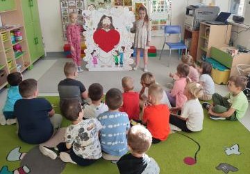 Oddział Przedszkolny podczas przygotowań do III Diecezjalnego Konkursu dla Przedszkolaków 