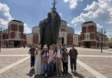Wycieczka dziękczynna za dar Pierwszej Komunii Świętej do Łagiewnik i Kalwarii Zebrzydowskiej klasy 3 i 4